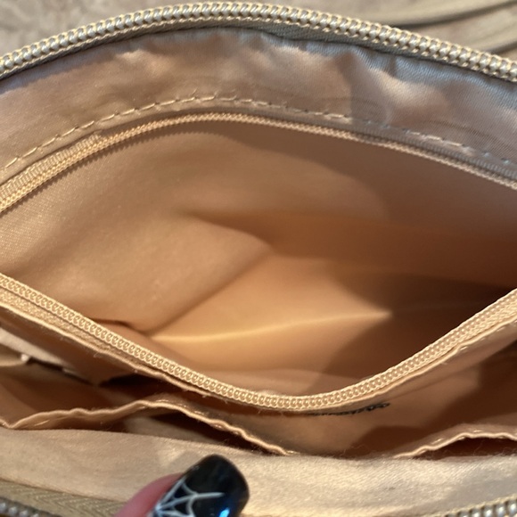 Bentley Leathers, nude/cream colour purse - Picture 7 of 12